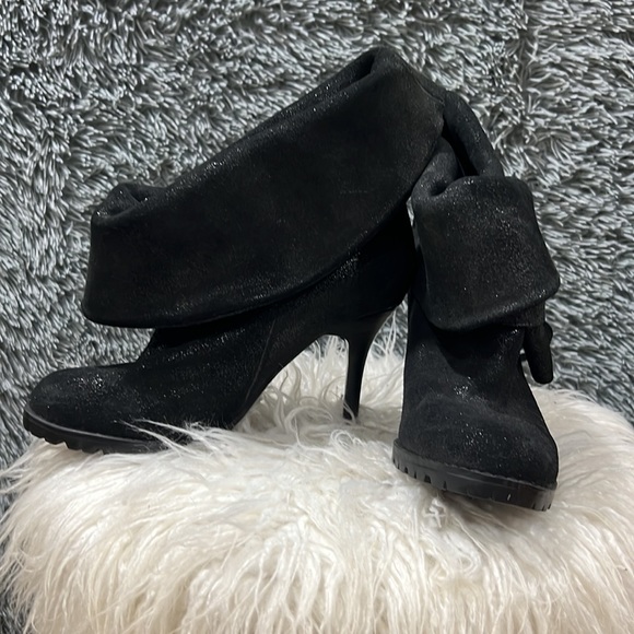 Alain Tondowski Video shows shimmer leather size 7  designer bootie - Picture 4 of 7